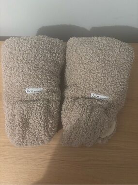 7AM Enfant Cozy Sherpa Teddy handmuffs